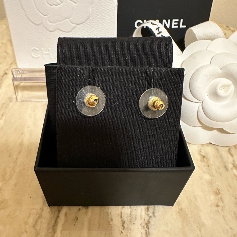 CHANEL Gold Star CC Crystal-Accented Stud Earrings - Picture 3 of 3